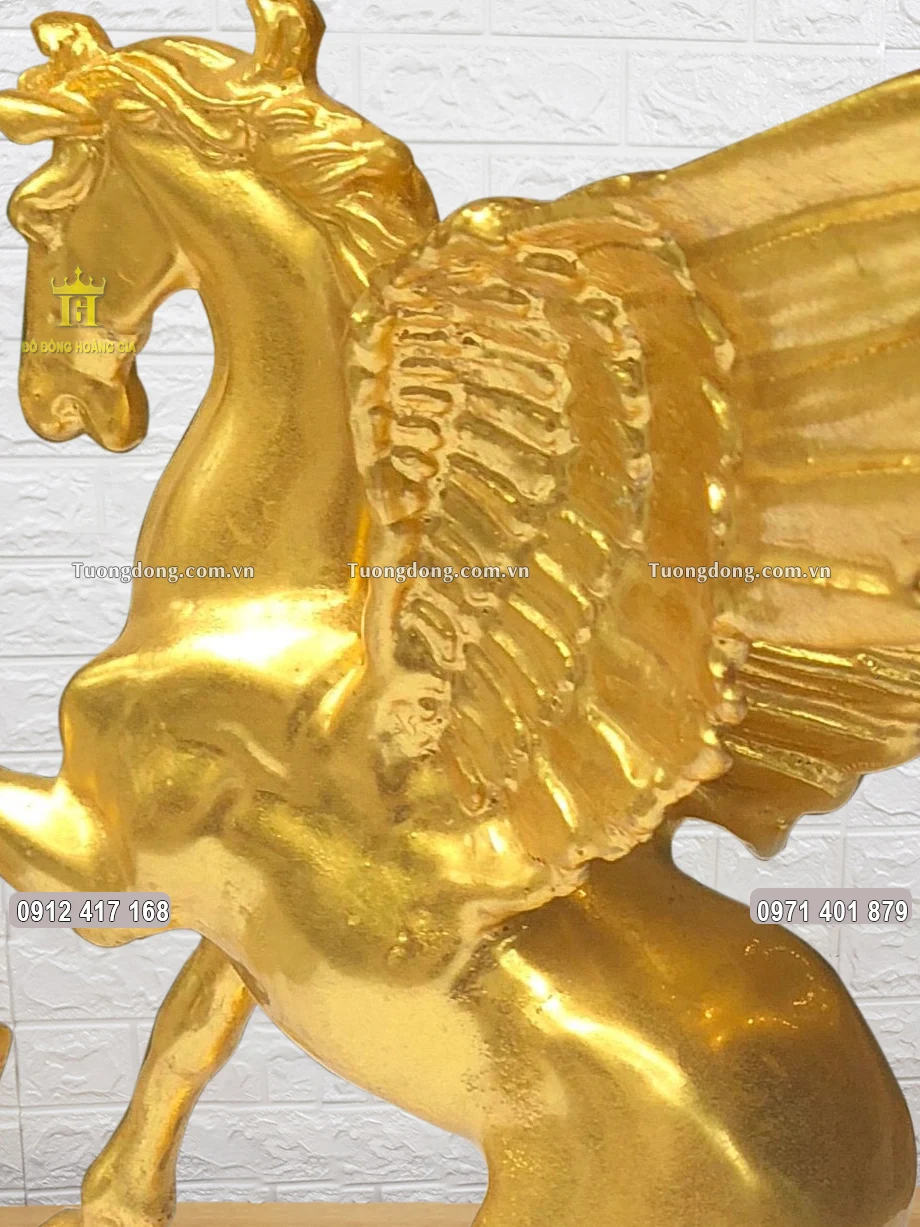 Từng họa tiết hoa văn được chạm khắc sắc nét